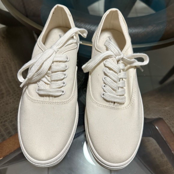 Universal Thread Shoes - Universal Thread Women's Shoe Size 7 Off-White Canvas Lace Up Sneaker Never Worn
